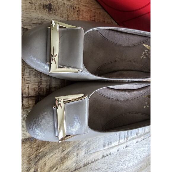 Aerosoles Good Times Women's Taupe Leather Classic Heels Shoes 7 EUC - Picture 2 of 13